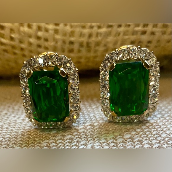 Carolee Jewelry - Carolee vintage clip on earrings